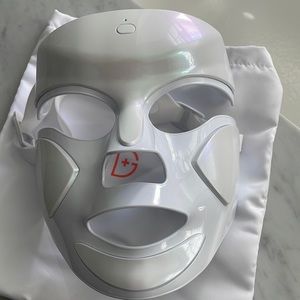 Dr Dennis Gross LED mask with original bag charger and manual.